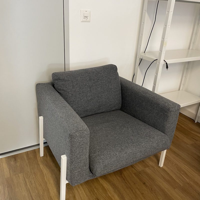 Fauteuil (coussin de dossier manquant)