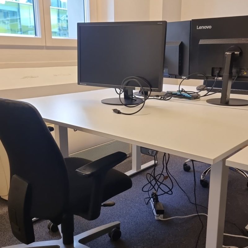 Bureau réglable électrique